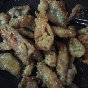 フライパンで鶏皮焼き鳥